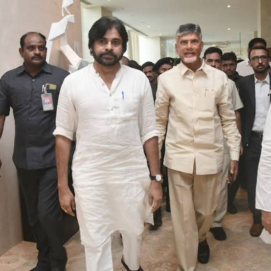 రాజధాని ప్రాంతంలో బోగి మంటల కార్యక్రమంలో పాల్గొంటున్న తెలుగుదేశం అధినేత నారా చంద్ర నాయుడు జనసేన అధినేత పవన్ కళ్యాణ్