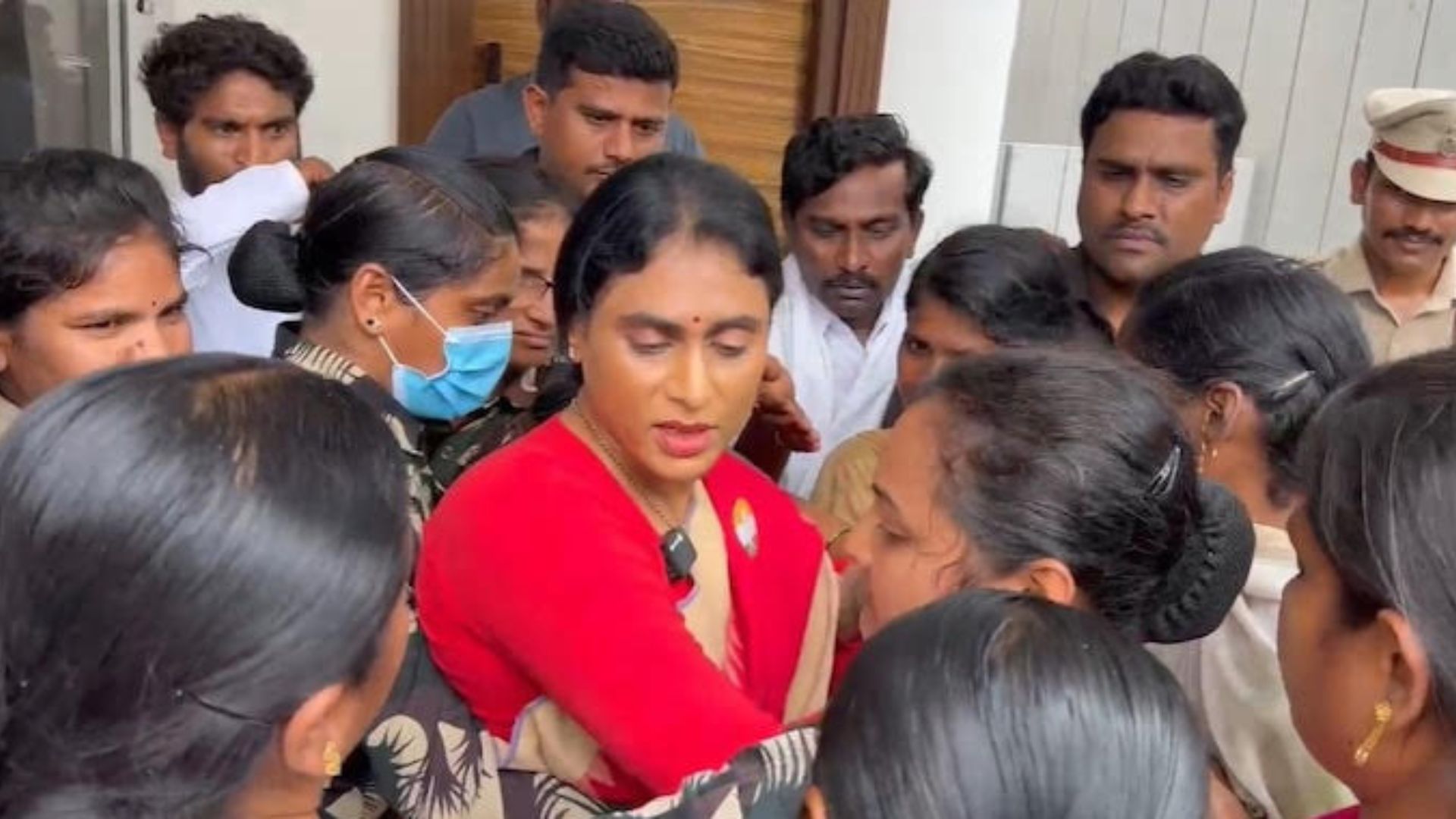 మోడీ పర్యటనకు ముందు షర్మిల హౌస్ అరెస్ట్..