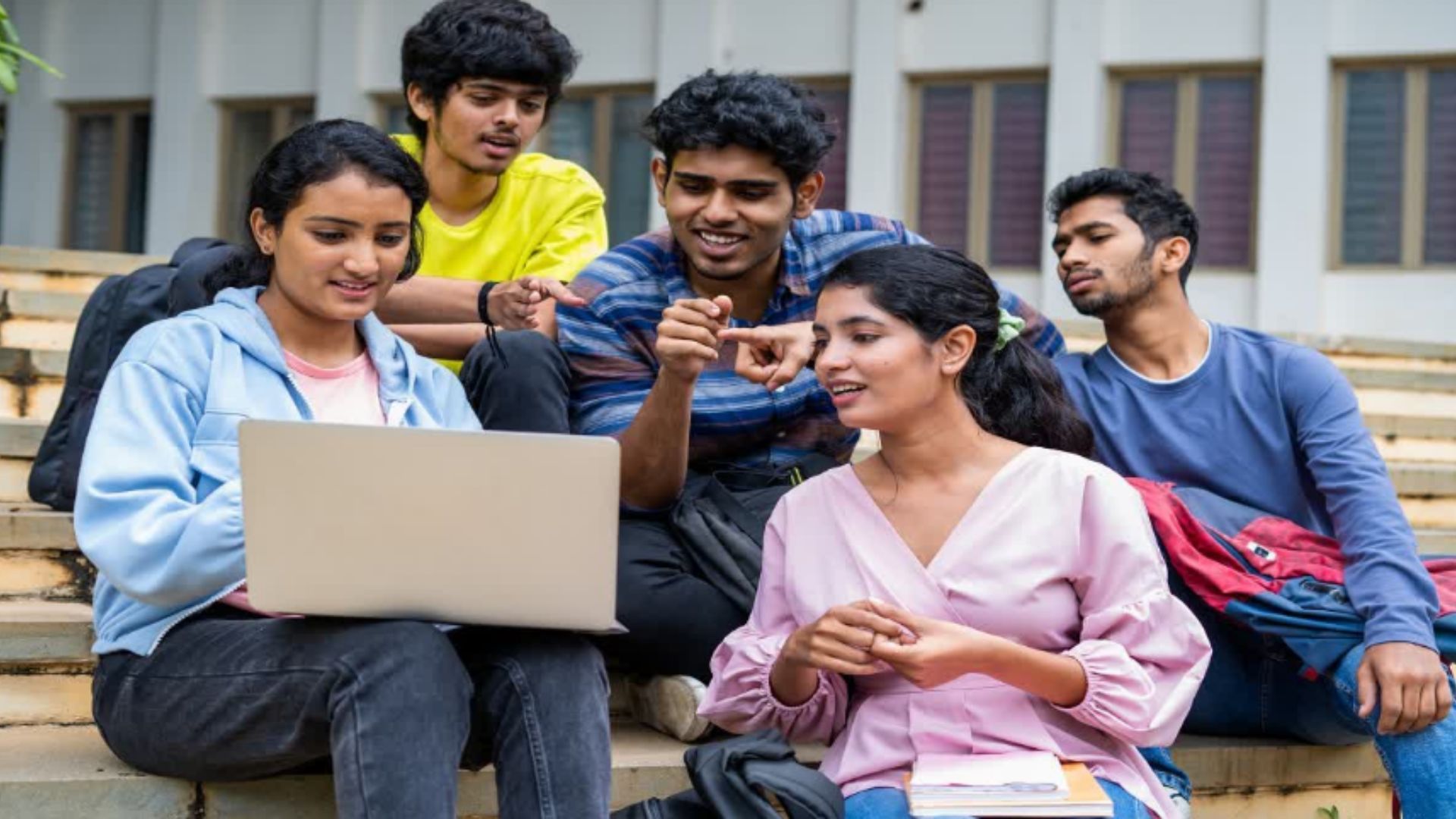 మిడిల్ ఏజ్ వాళ్లకంటే యూత్, వృద్ధులే టాప్! భారత్​లో అభివృద్ధిపై కీలక అధ్యయనం